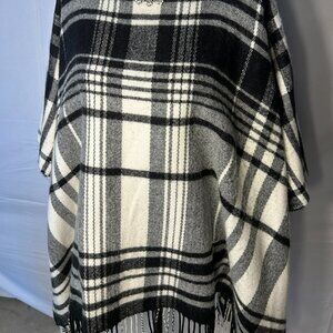 A New Day Womens Poncho One Size Black/White Plaid Fringe Hem